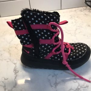 Nike Woodside Chukka kids boots